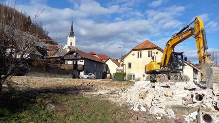 Mirna, rusenje hise na zacetku bodoce obvoznice (6)